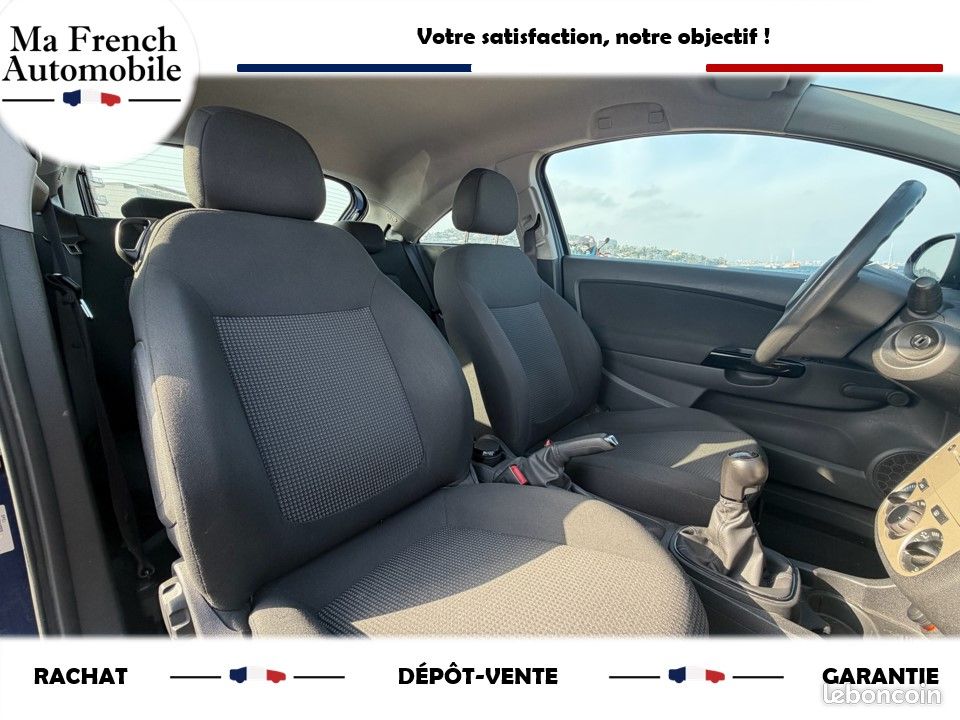 OPEL CORSA D 60ch - 1 ER MAIN - ENTRETIEN A JOUR - 3 CLÉS - GARANTIE - IDÉAL JEUNE CONDUCTEUR - RADIO - KIT ANTI-CREVAISON - PRISE 12V - ISOFIX - RÉGLAGE VOLANT - TAPIS CAOUTCHOUC - PROTEGE COFFRE (image 4)