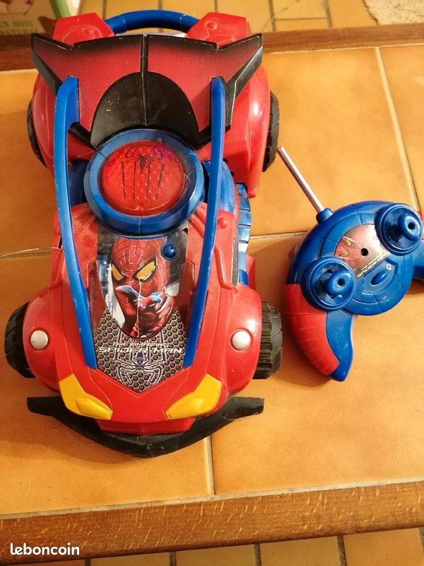 Voiture radiocommandée spiderman (image 1)