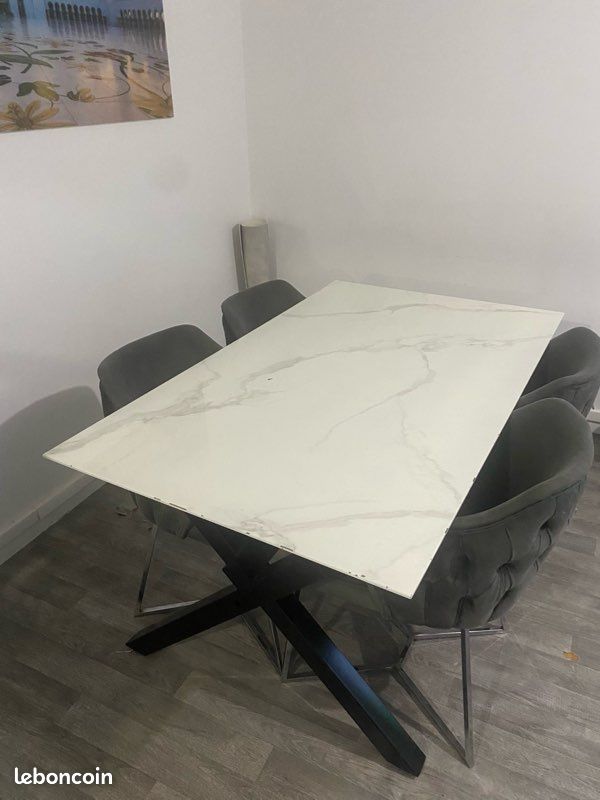 Table à manger et table basse et 4 chaises (image 2)