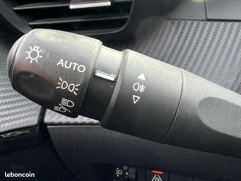 Peugeot 208 e-208 136ch Style (image 16)