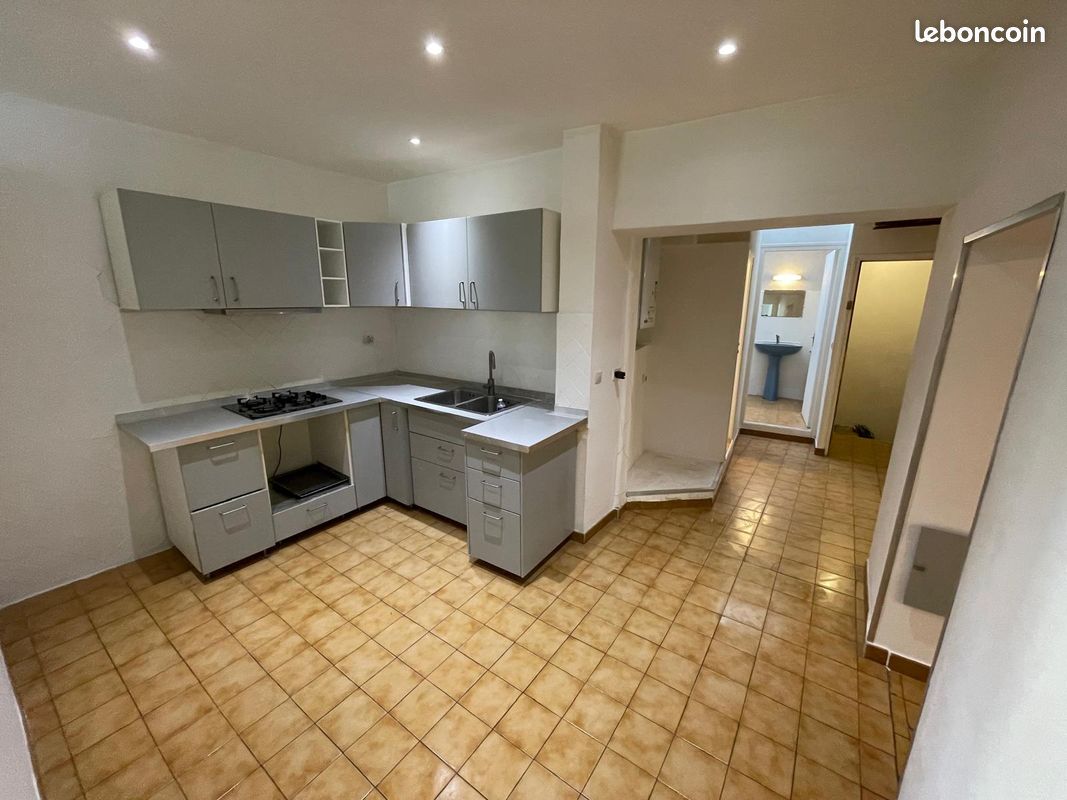 Appartement 3 pièces 60 m² · à Pont-Saint-Esprit · 60 m² · 80 000 €