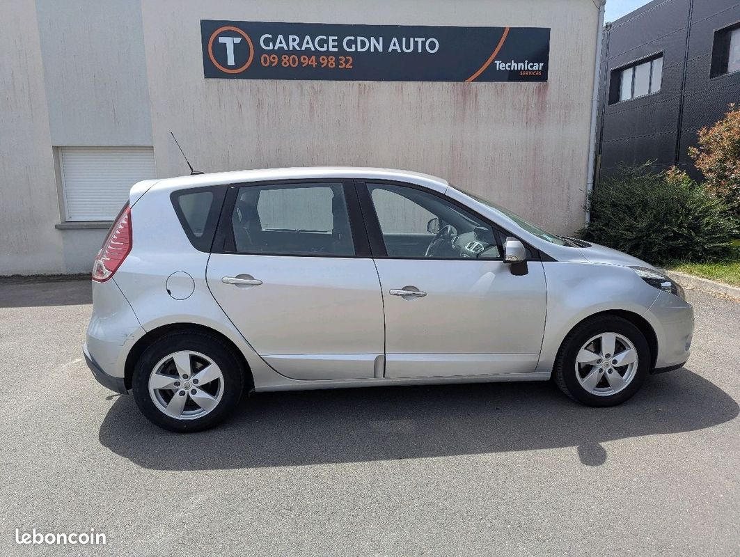 Renault SCENIC III 1.5 DCI 105CH AUTHENTIQUE (image 8)