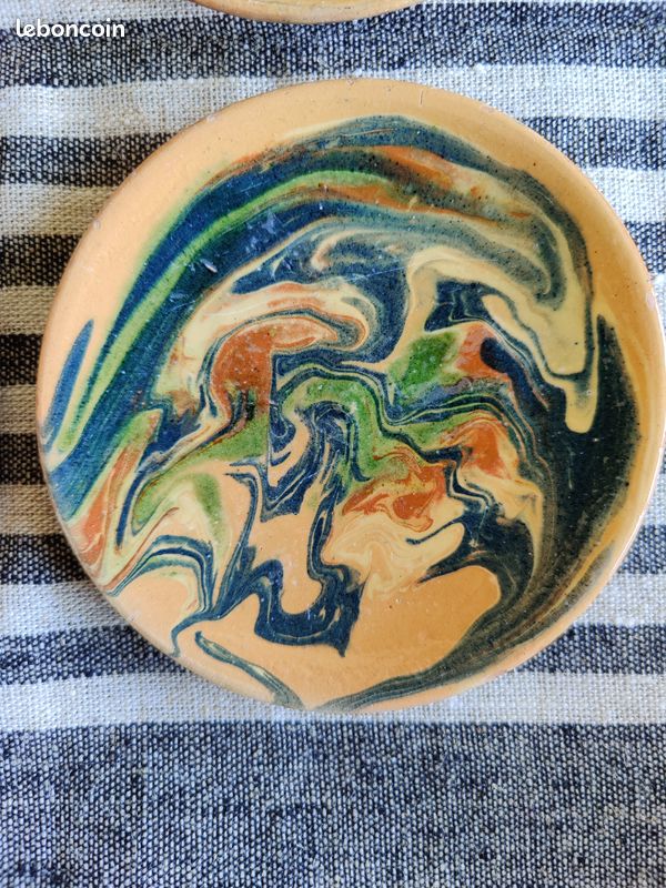 Lot de 4 petites assiettes en terre cuite et décor jaspé (image 4)