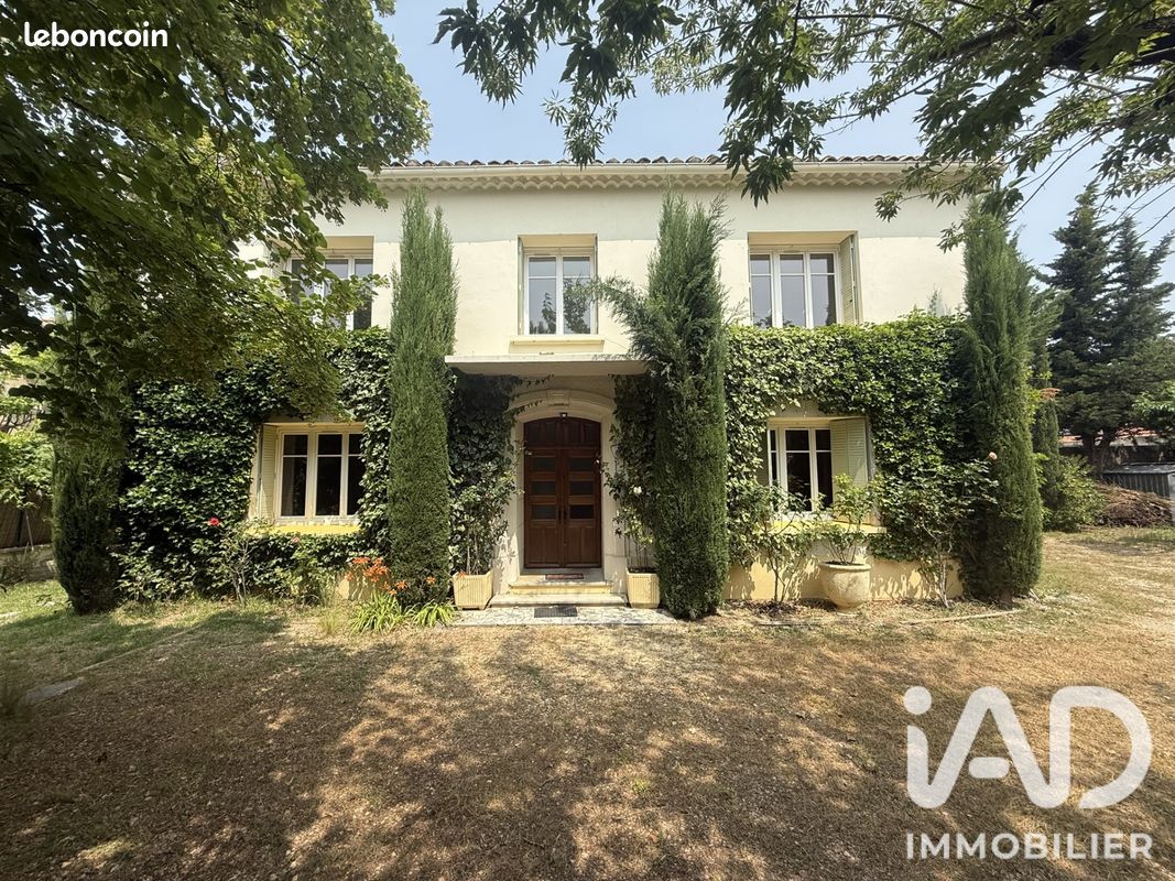 Maison 9 pièces 250 m² · à Rasteau · 250 m² · 460 000 €