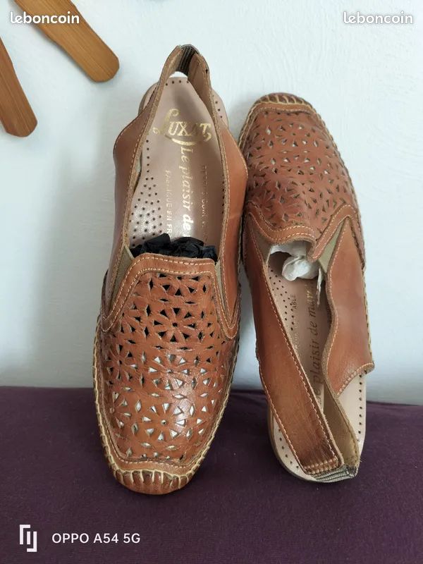 Chaussures Mango Cuir Nubuck Noir avec Boucle en Strass T.37 NEUVES DS L/BTE