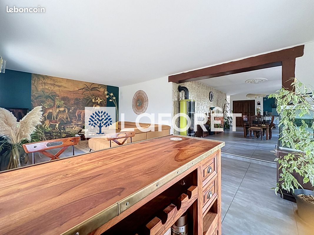 Maison 7 pièces 185 m² · à Saint-Loup-Lamairé · 185 m² · 235 000 €
