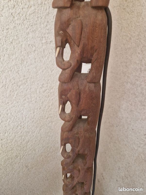 Lampadaire bois sculpté éléphants (image 3)