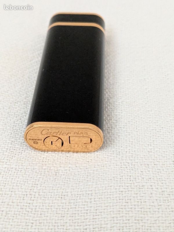 Briquet à gaz Cartier en laque noire et plaqué or (image 1)