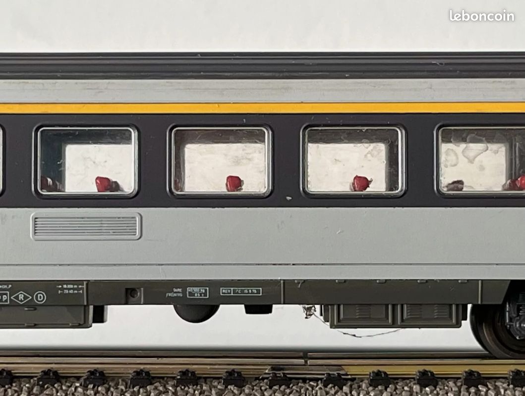 VOITURE CORAIL INTERCITÉS A9u 1ère classe ROCO 45755 améliorée #JOUEF
