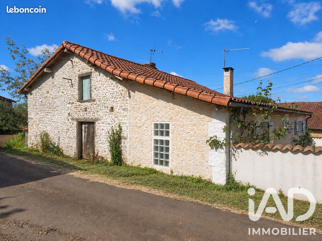 Maison 4 pièces 165 m² · à Alloue · 165 m² · 116 000 €