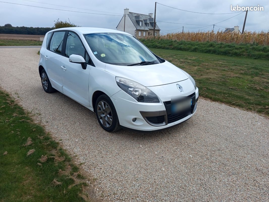 Renault Scenic 2011 photo 2