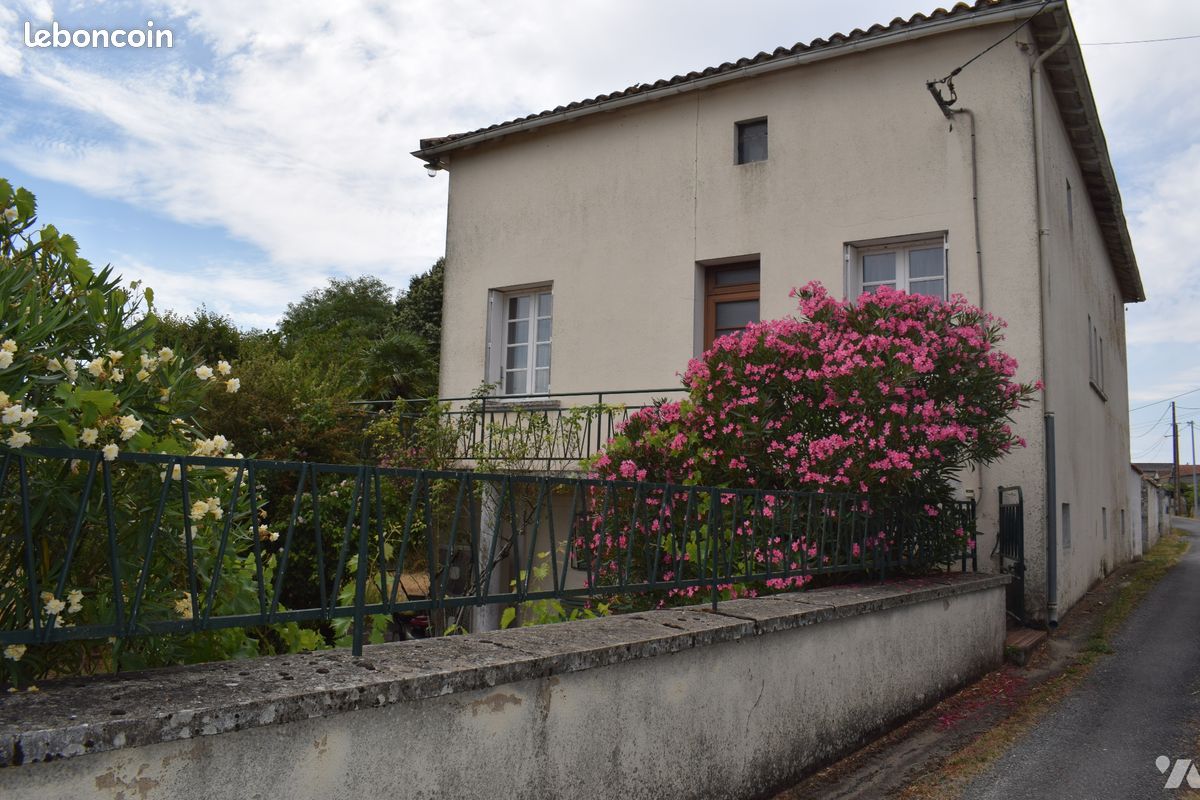 Maison 4 pièces 84 m² · à Courcôme · 84 m² · 99 560 €