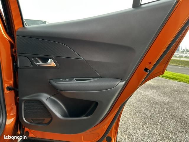 PEUGEOT 2008 BlueHDi 130 S&S BVM6 Allure (image 23)
