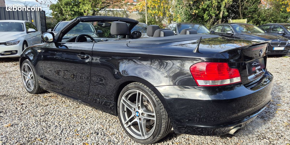TRES BELLE BMW 120I ESSENCE SERIE 1 CABRIOLET E88 170 CH FINITION SPORT 2010 seulement 114 000 KM CUIR REGULATEUR XENON CARNET COMPLET BMW 10 490 (image 4)