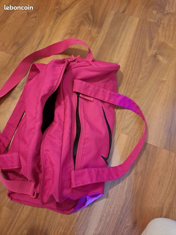 Sac de sport gym nike fushia bon etat (image 4)