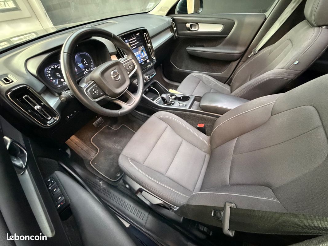 Volvo XC40 T5 261Ch Plug in Hybrid Inscription Business - 2EME MAIN / HISTORIQUE COMPLET / TOIT OUVRANT PANORAMIQUE / CARPLAY / CAMERA DE RECUL / COFFRE ELECTRIQUE (image 11)