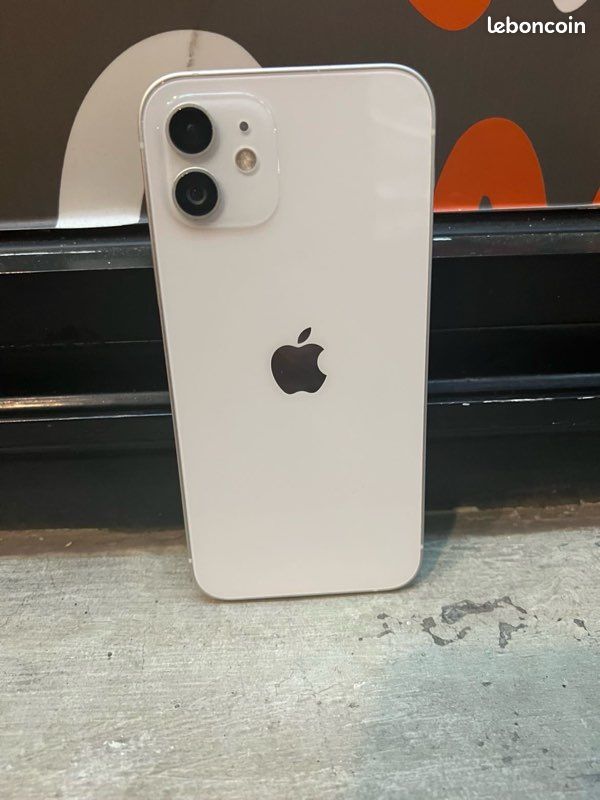 IPhone 12 64go (image 1)