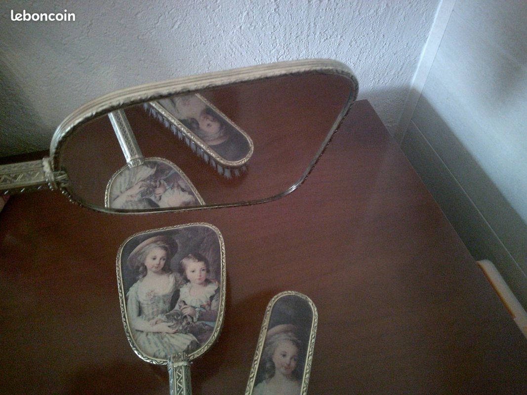 Ensemble miroir + peigne + brosse à habits à l'effigie des enfants de Marie Antoinette (image 3)