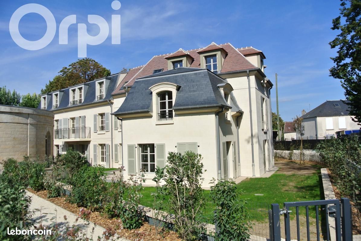 Appartement 4 pièces 149 m² · à Senlis · 149 m² · 2 360 €