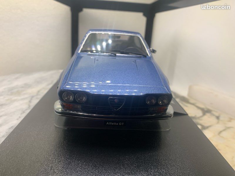 KK-Scale 1:18 Alfa Romeo Alfetta GT 1.6 Année de construction 1976 rouge KKDC181061 modèle
