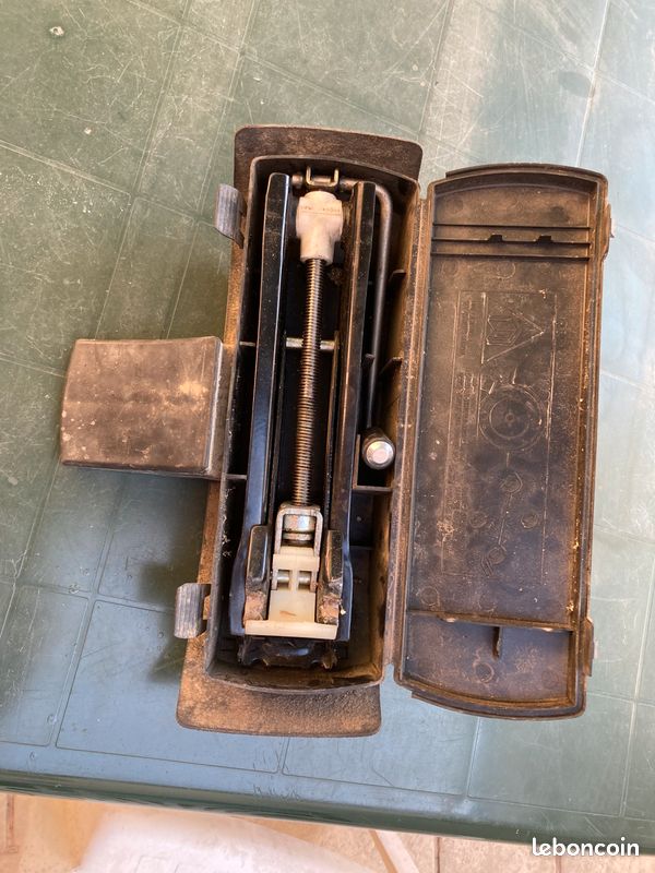 206 Peugeot Cric dans sa boite (image 1)