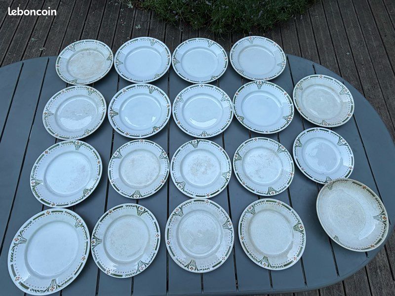 Service en faïence de KG Luneville de 18 assiettes et un plat (image 3)