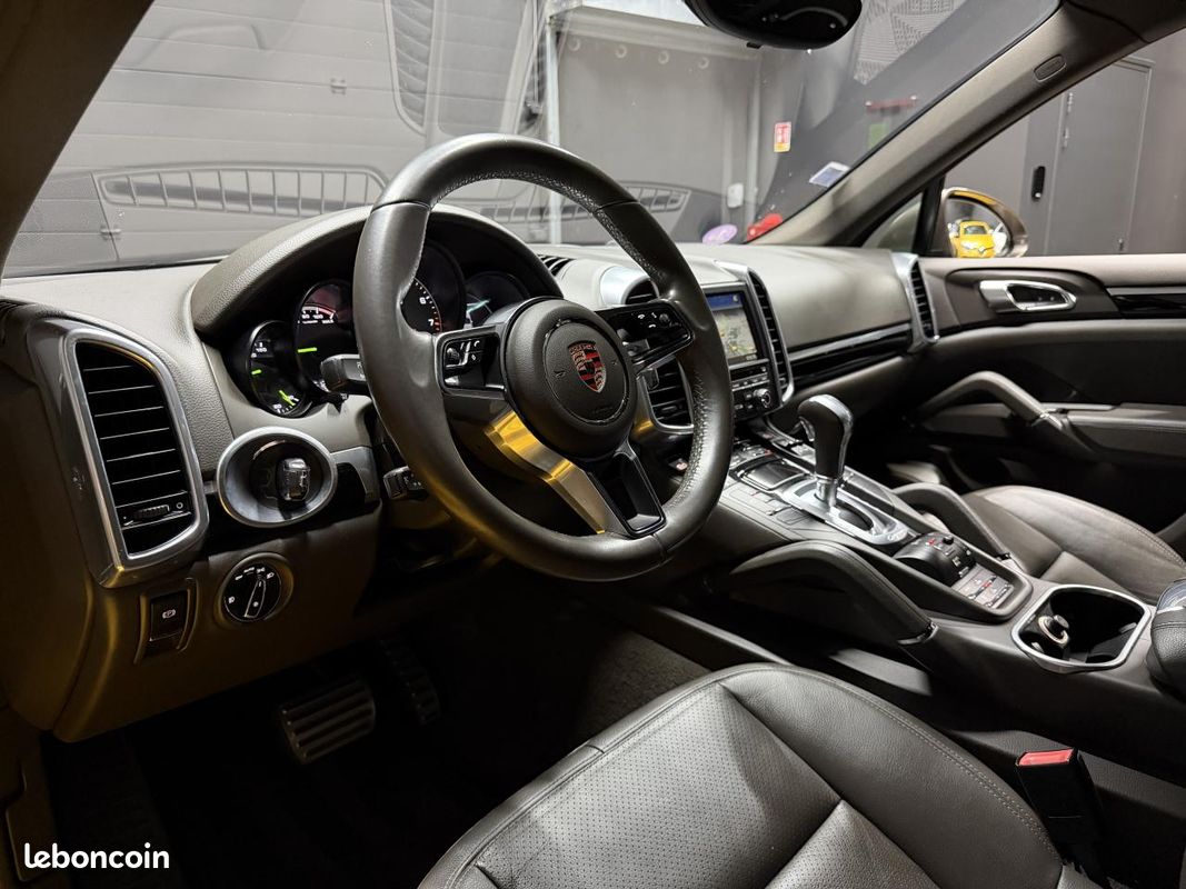 PORSCHE CAYENNE S E-Hybrid V6 416 cv hybride rechargeable - JANTES RS SPYDER 20\' / SUIVI FULL PORSCHE (image 6)