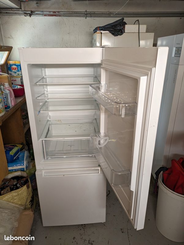 Réfrigérateur + congélateur Indesit (image 2)