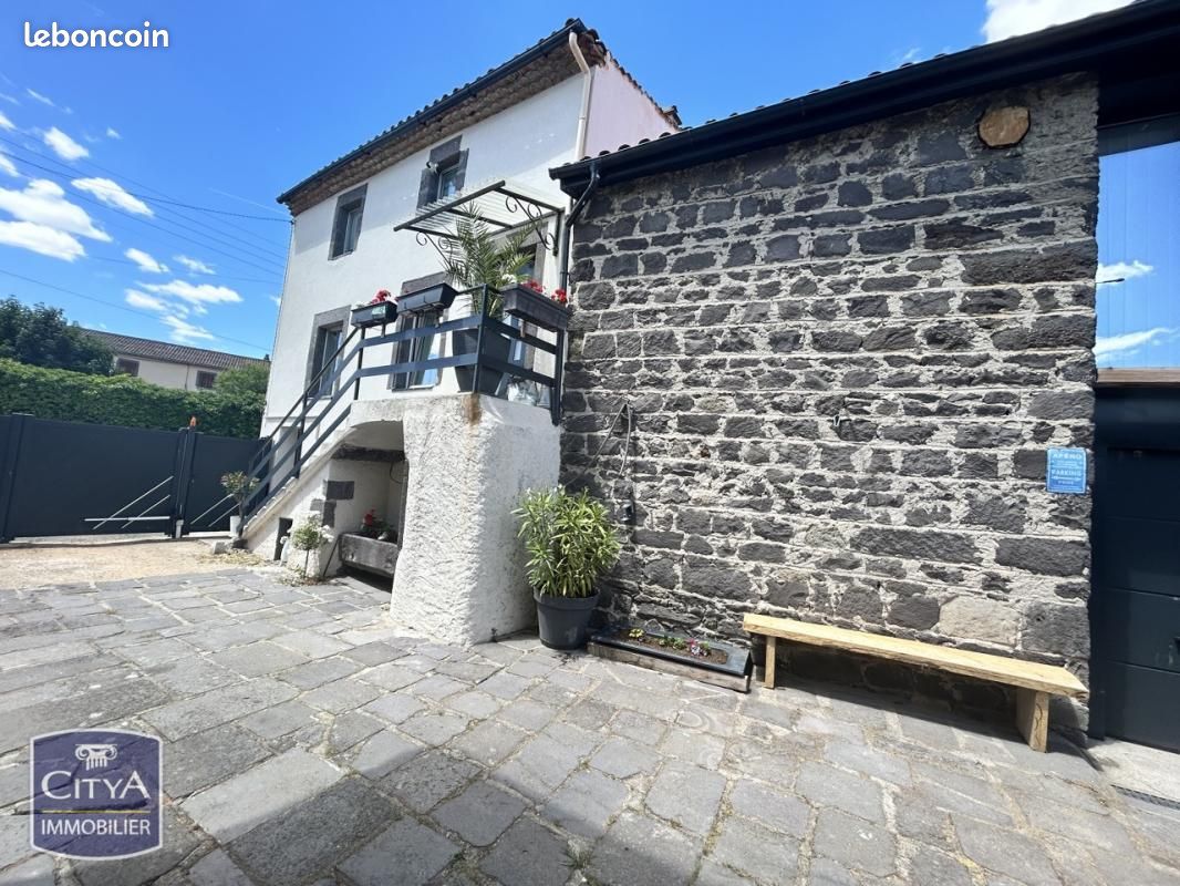 Maison 6 pièces 160 m² · à Lussat · 160 m² · 362 000 €