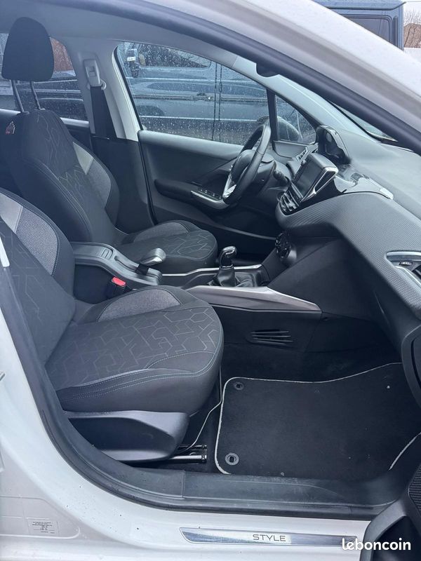 Peugeot 2008 (image 7)