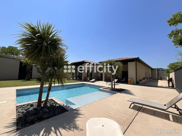 Villa 9 pièces 261 m²