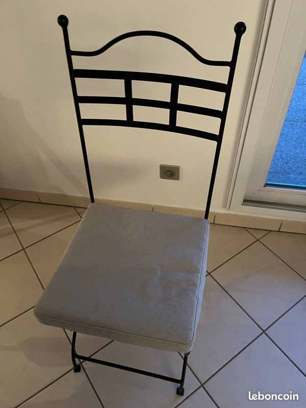 Table (image 3)