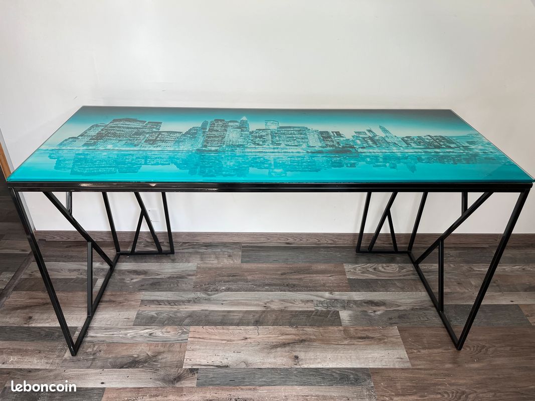 Bureau (image 1)