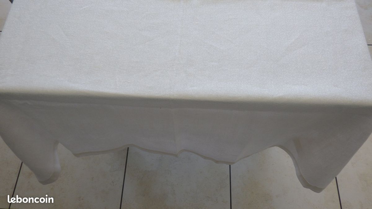 Belle nappe damassée 150x280cm (image 1)