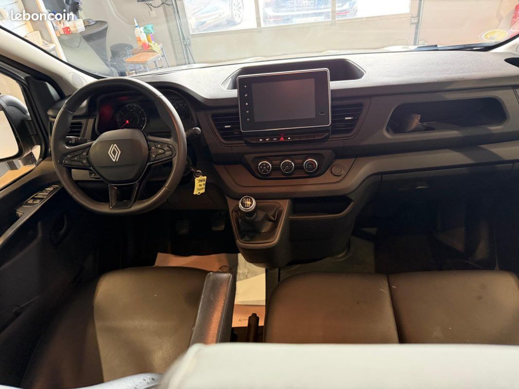 Renault trafic l2h1 3t 2.0 blue dci 150 cabine approfondie confort attelage / prix ht (image 5)