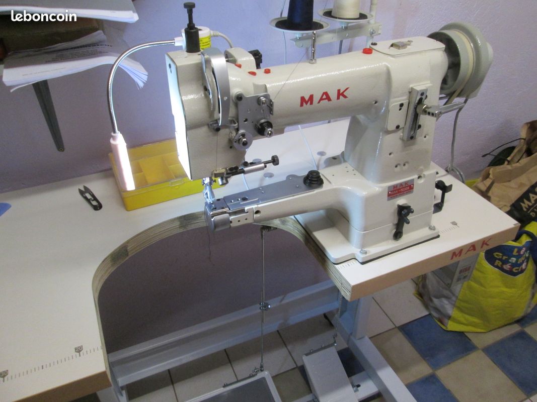 Machine à coudre triple entrainement (image 1)