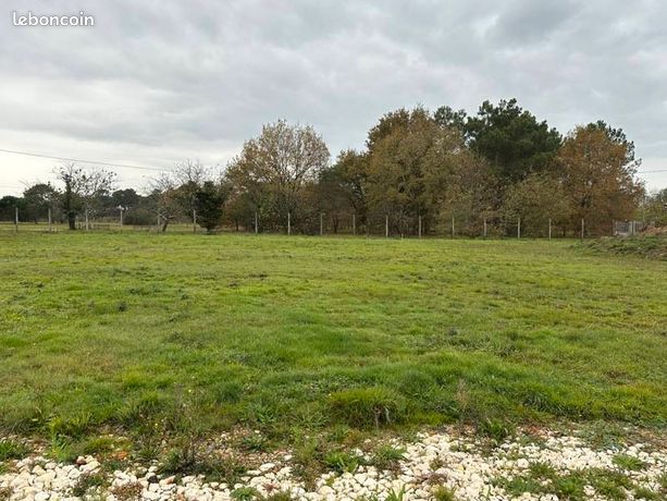 Terrain 970 m² Les Peintures