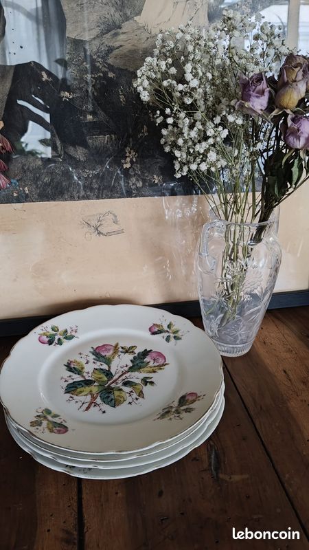 4 assiettes à dessert en porcelaine à motifs de roses moussues. 19ème siècle (image 4)
