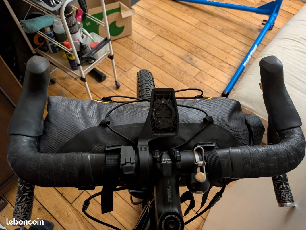 Apidura Expedition Handlebar Pack (9L) (image 3)