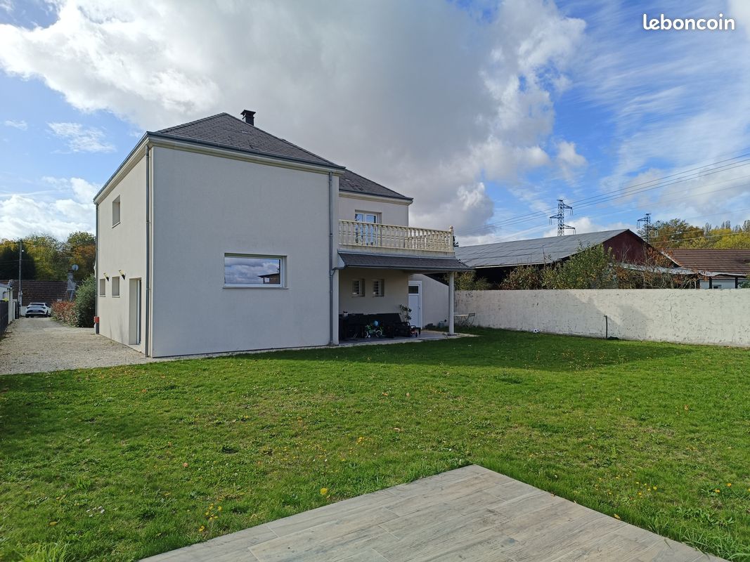 Maison 6 pièces 163 m² · à Saint-Ay · 163 m² · 369 000 €