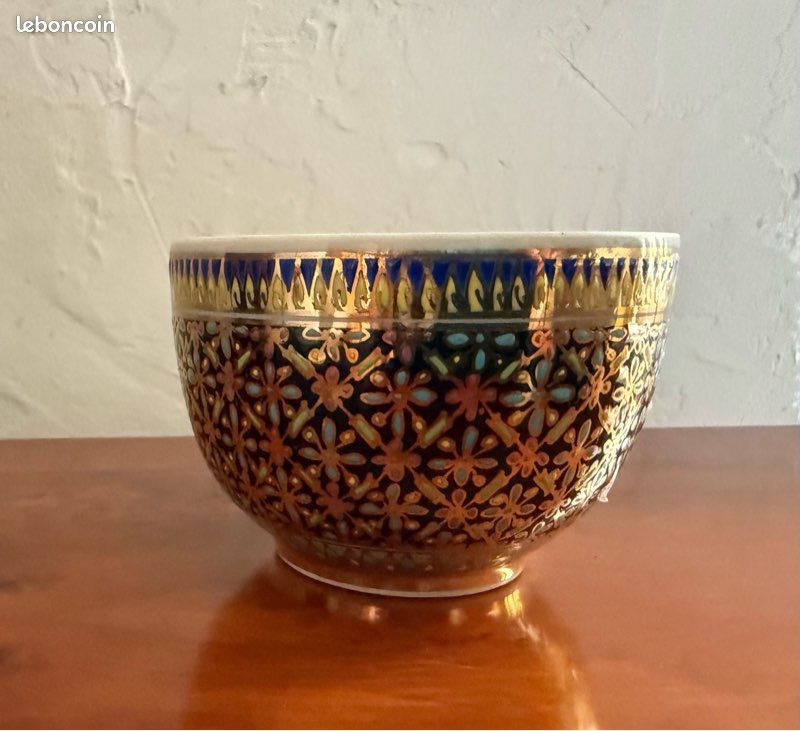 Mini bol / tasse en porcelaine blanc motif dorure (image 1)