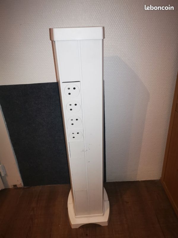 Colonnette à clippage direct 4 compartiment 2 faces - H 0,68m - blanc avec 2 bloc de 4 prises Legrand (image 1)