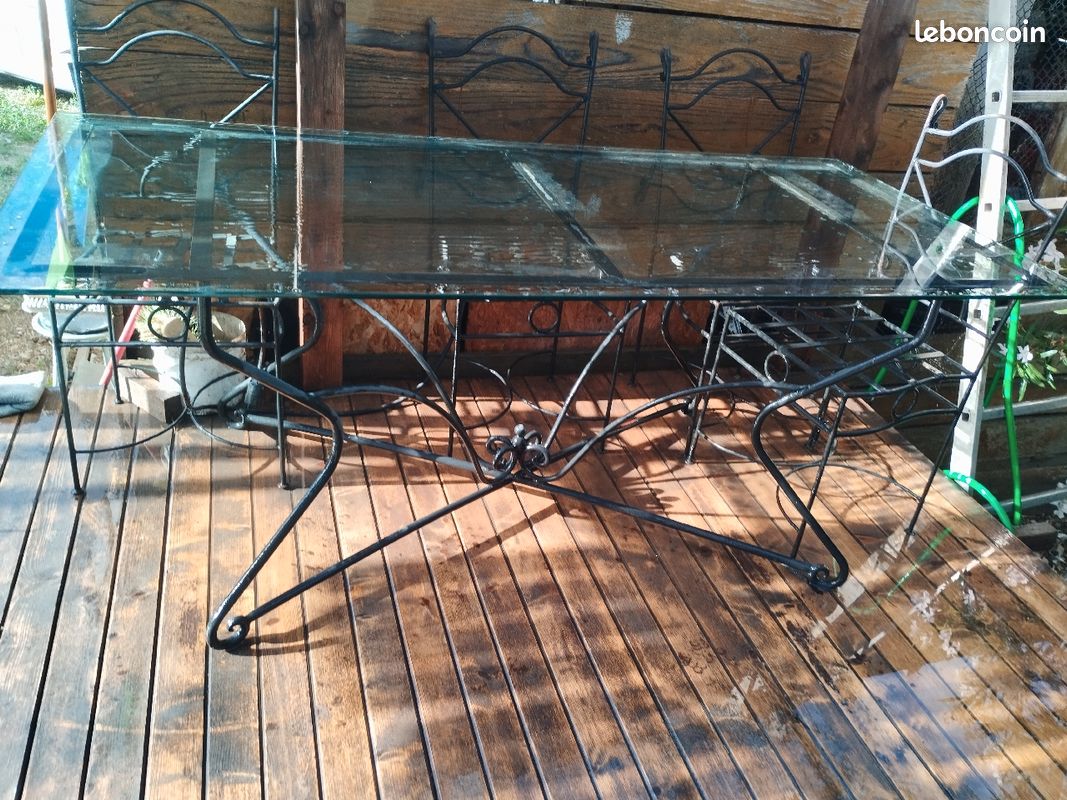 Table et chaises en fer forgé (image 2)