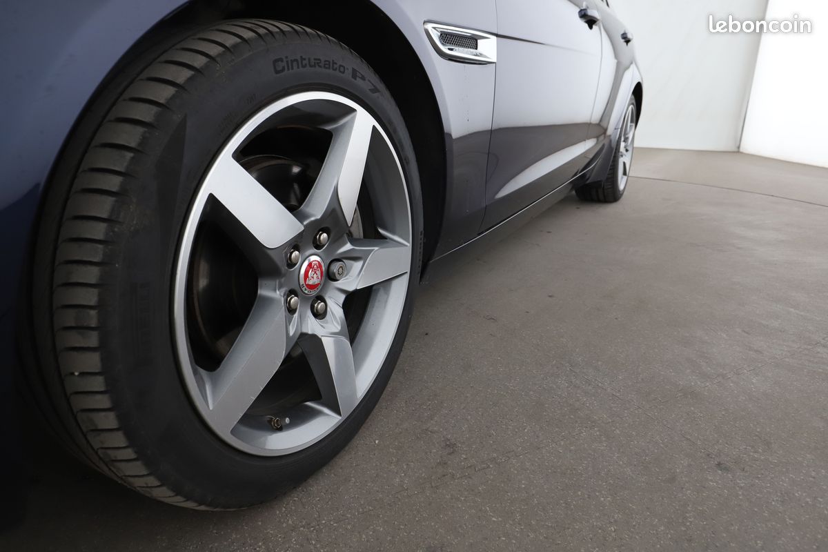 Jaguar XE 2.0d Prestige Auto 180 ch (image 29)
