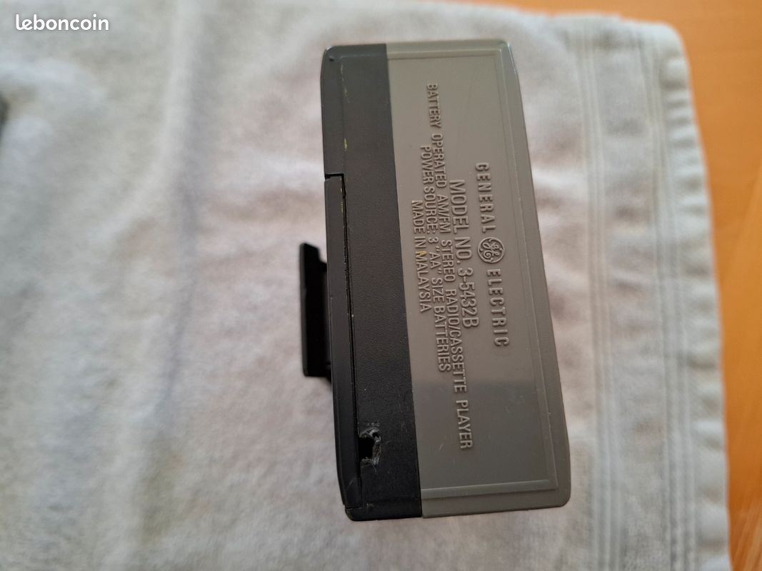 Ancien walkman récepteur radio fm go impex tout temps à Saint Père En Retz | Clasf image-video