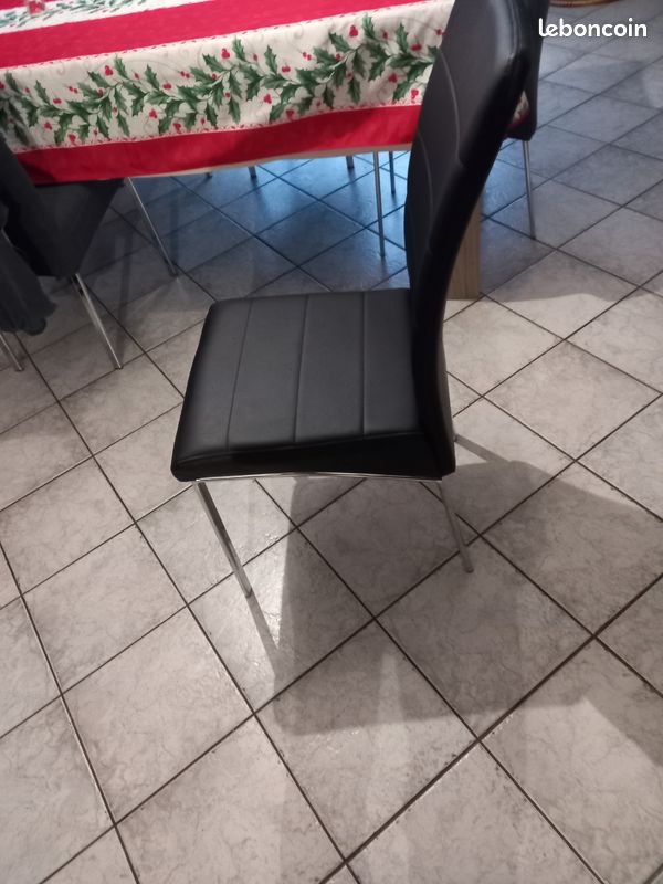 Table avec 6 chaises (image 3)