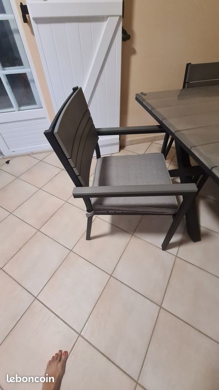 Table et 6 chaises (image 2)
