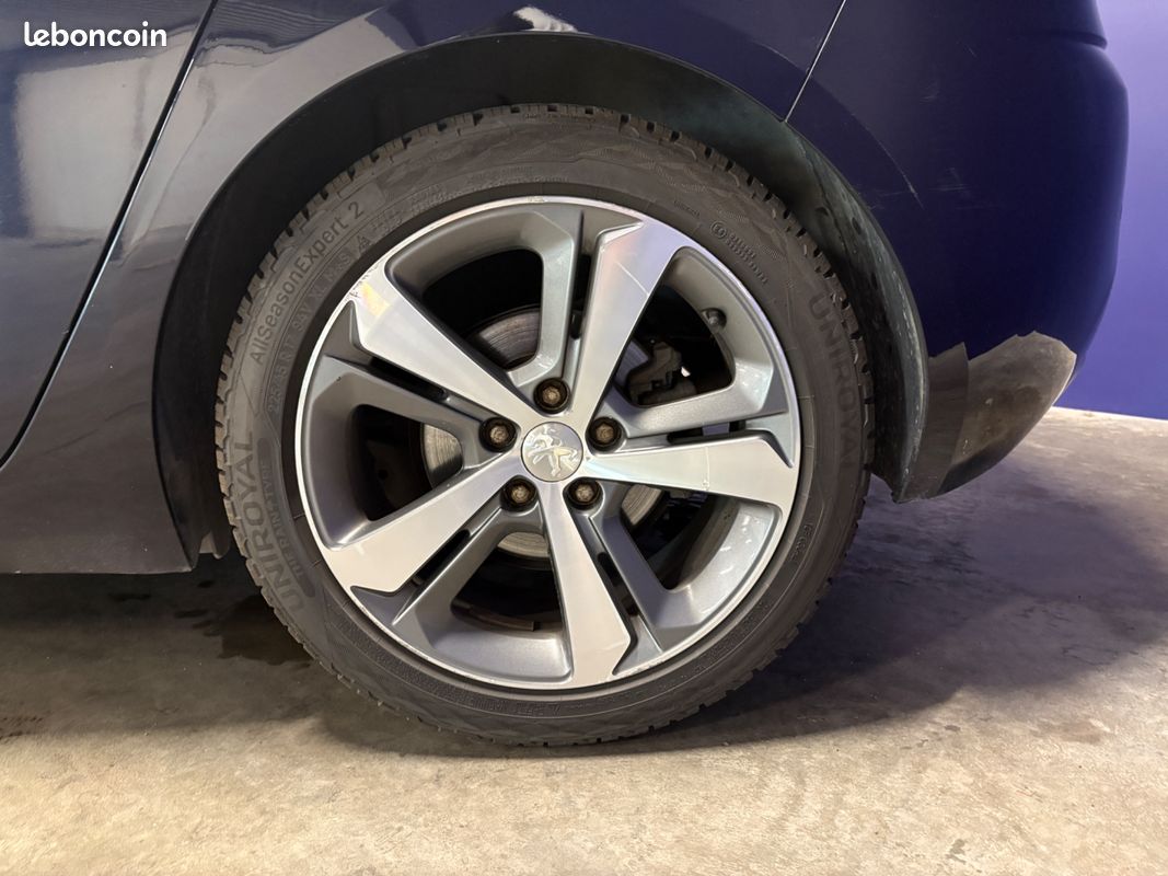 PEUGEOT 308 1.2 130ch ALLURE - Toit panoramique - Suivi complet - Climatisation (image 26)