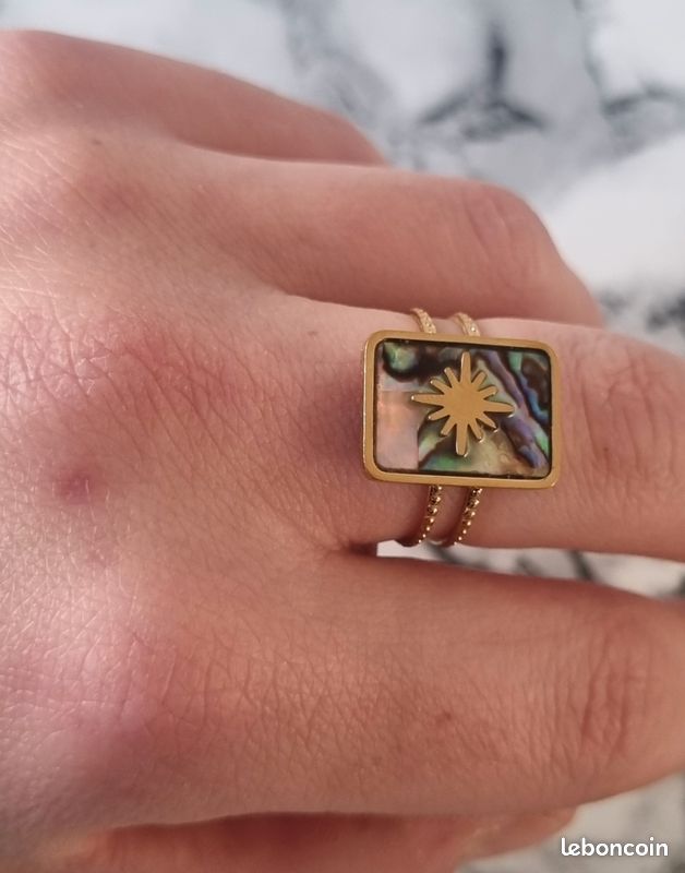 Bague En Acier Inoxydable Marbré Noir Et Or - Marque Rosasbijoux - Neuf Avec étiquettes