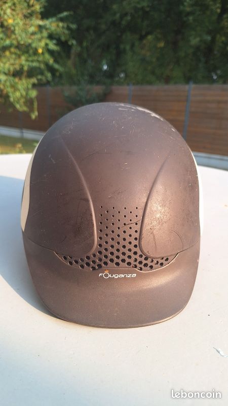 Casque d'équitation 53/55 cm Fouganza. SAFETY JUMP BROWN Taille 53/55 cm Bon état Règlement de préférence en espèces - Sport & Plein air